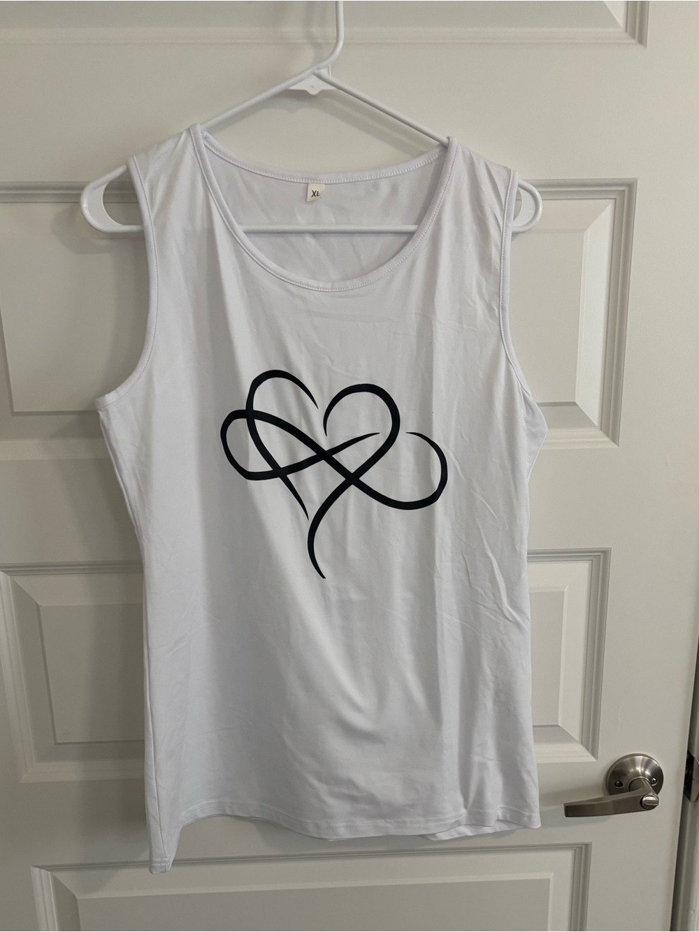 White Sleeveless Graphic Tank Top - Heart Knot Design